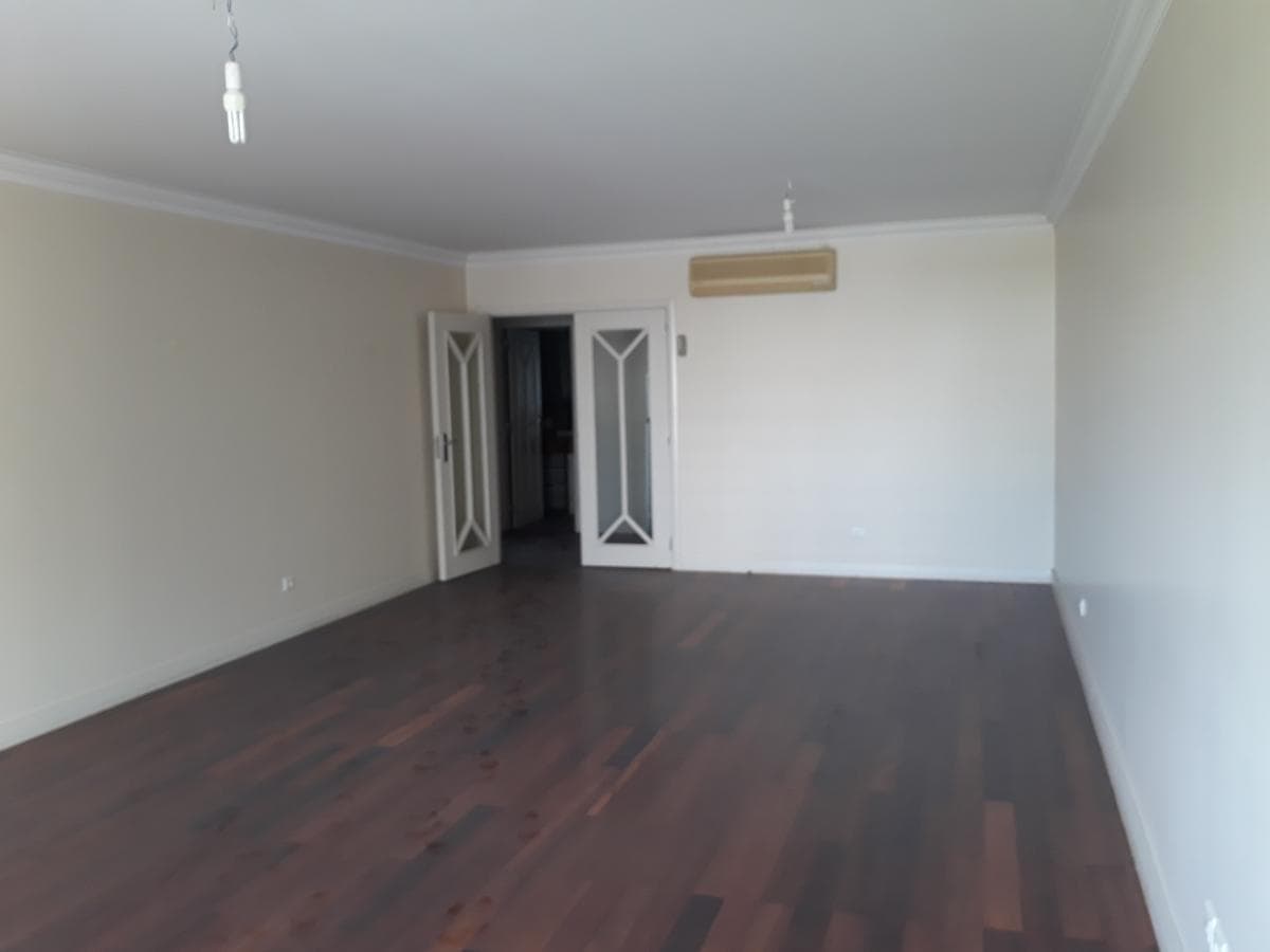 Apartamento T3 + 2 Lugares de Estacionamento + Arrecadação · Odivelas — image 4