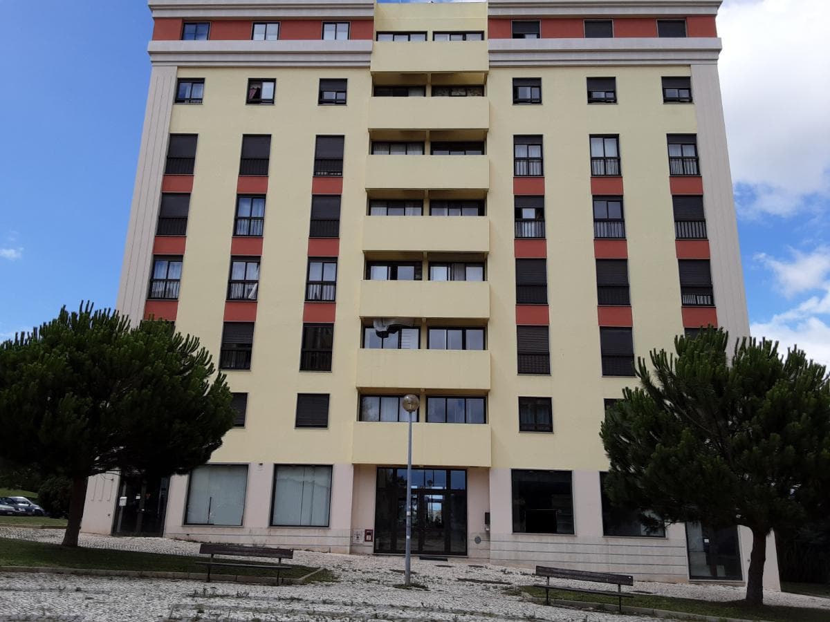 Apartamento T3 + 2 Lugares de Estacionamento + Arrecadação · Odivelas — image 10