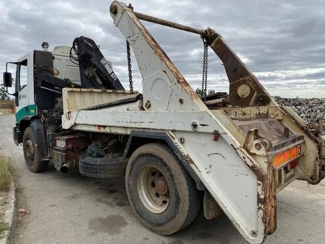 IVECO c/ grua HIAB