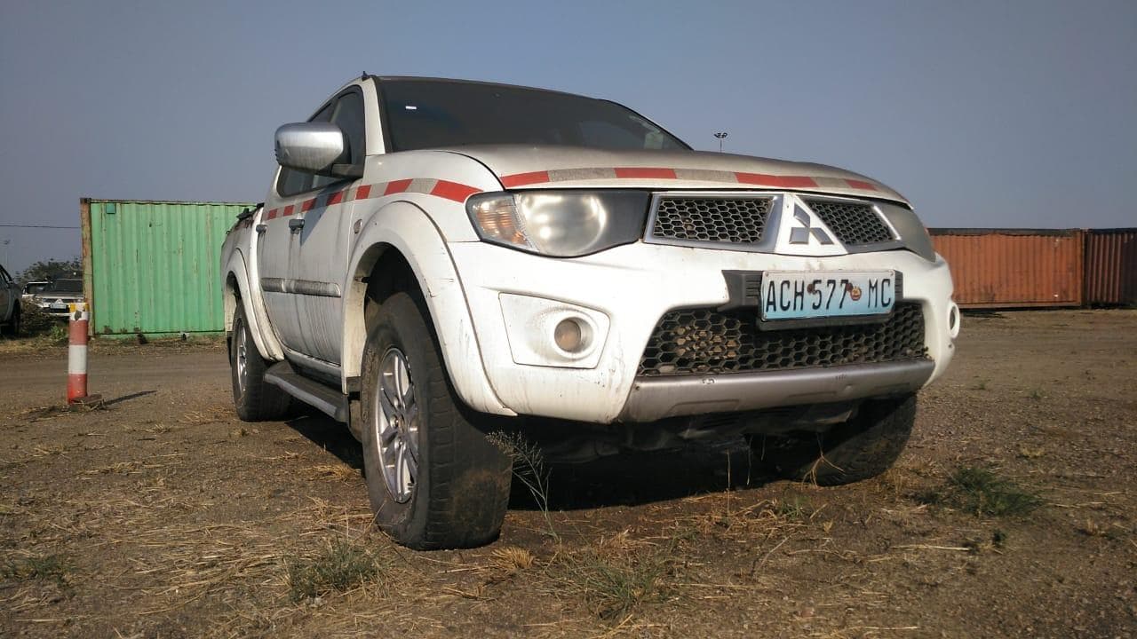 Mitsubishi L200 ·