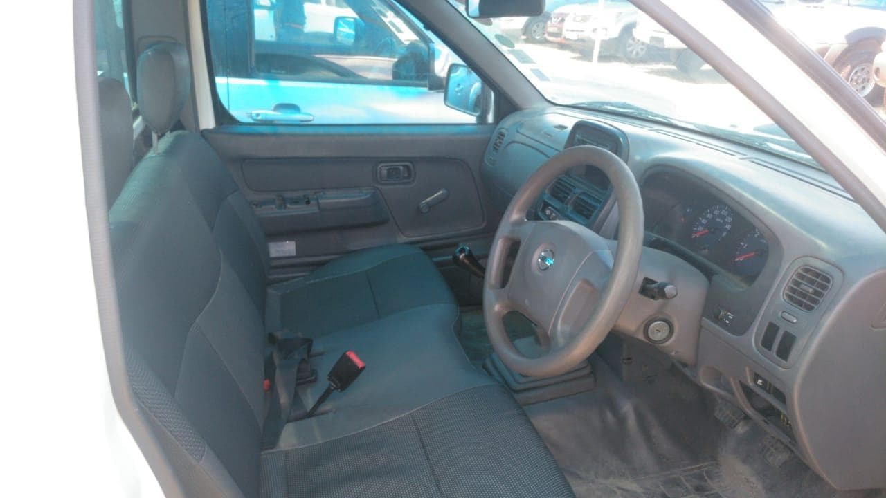 Nissan Hardbody — imagen 7