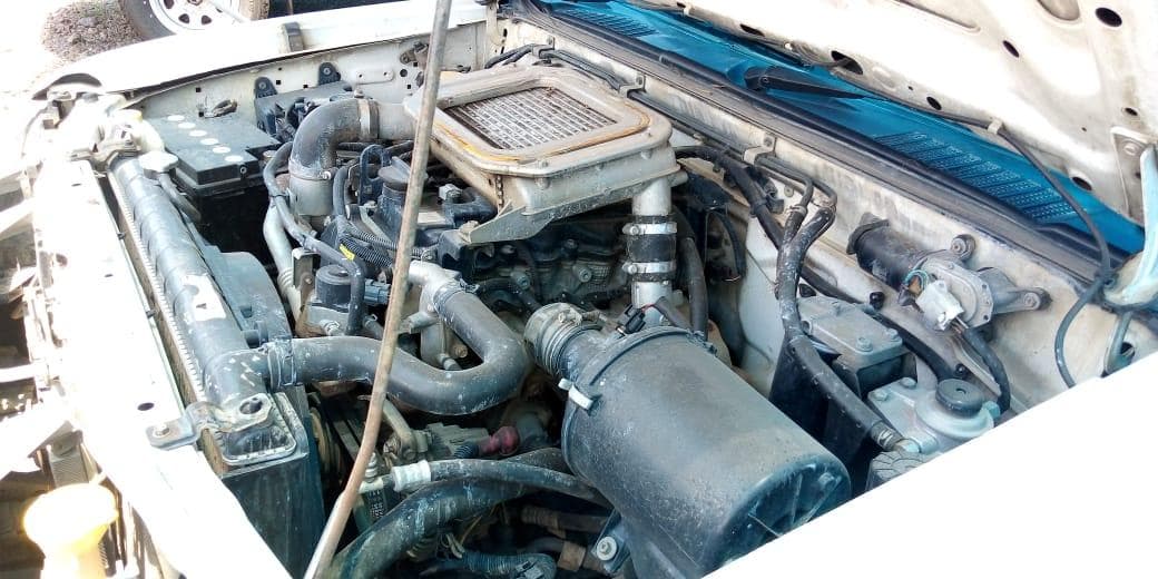 Nissan Hardbody — imagem 8