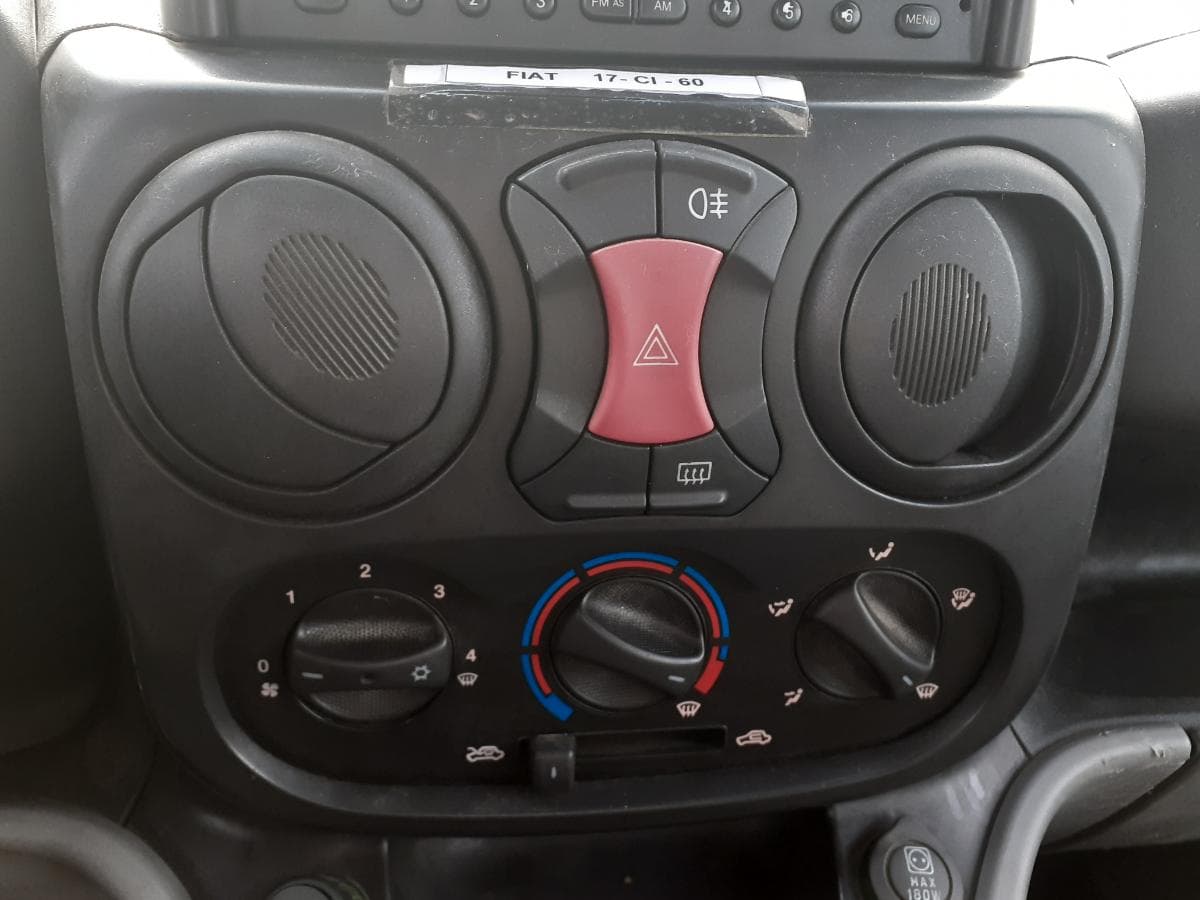 Fiat Doblo · 7 lugares — image 11