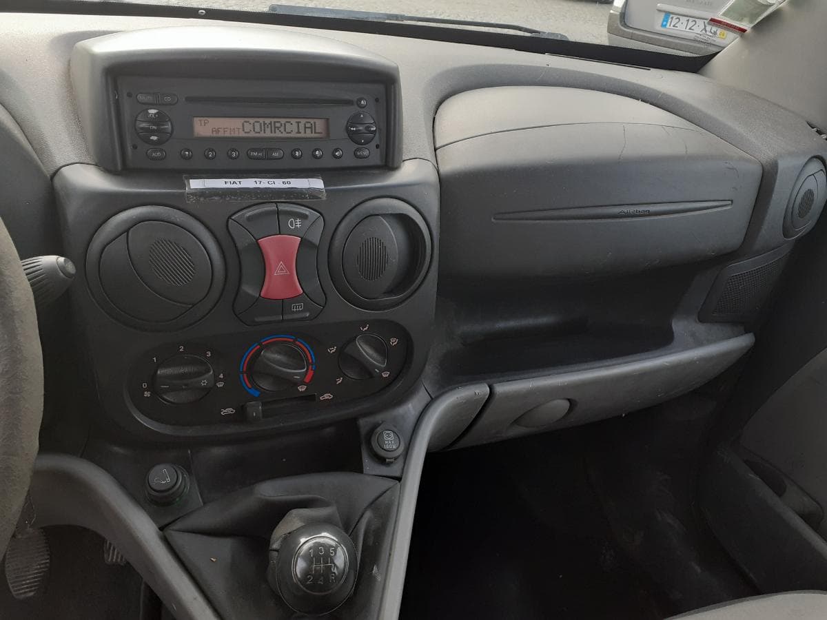 Fiat Doblo · 7 lugares — image 13