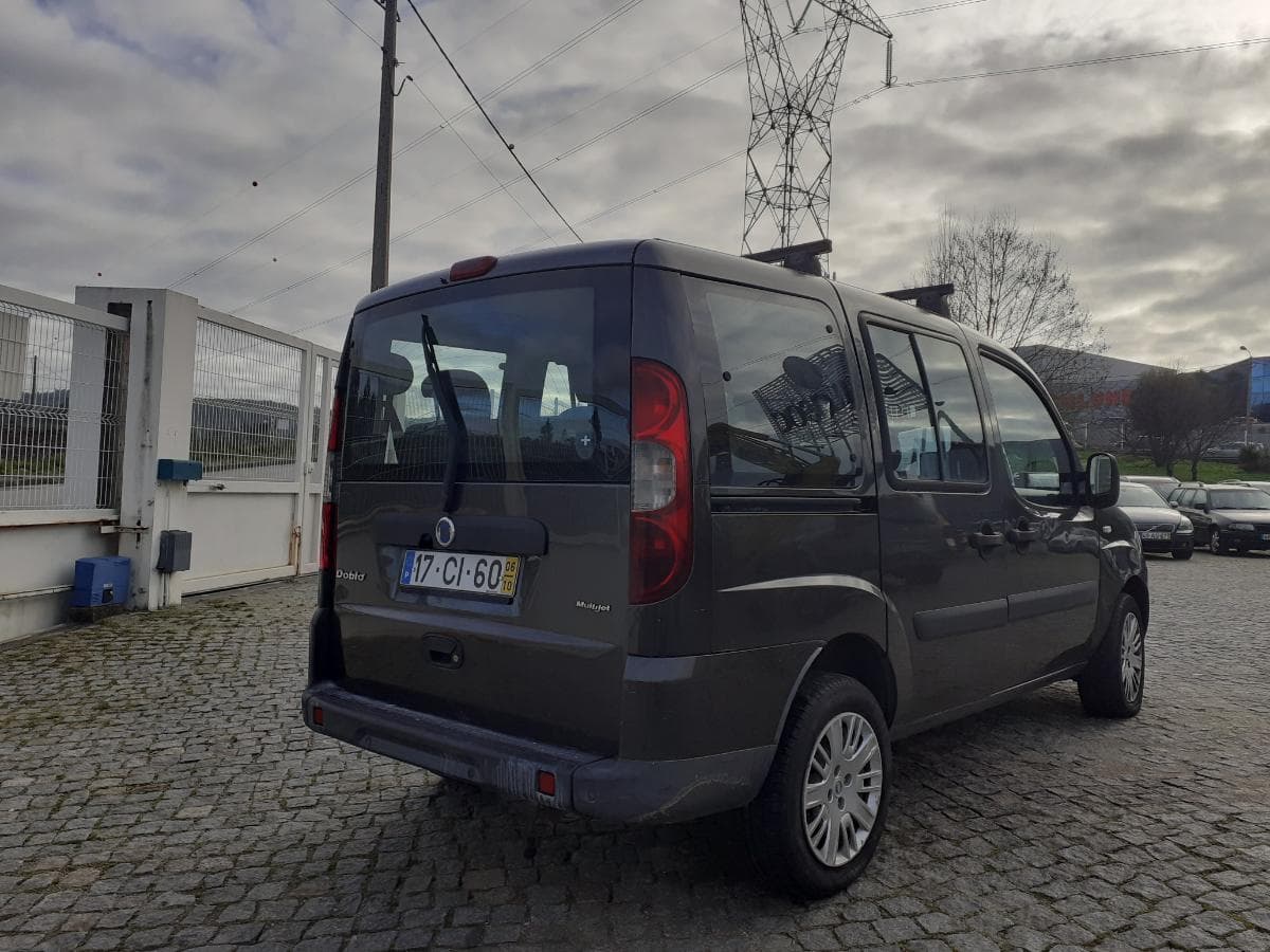 Fiat Doblo · 7 lugares — image 4