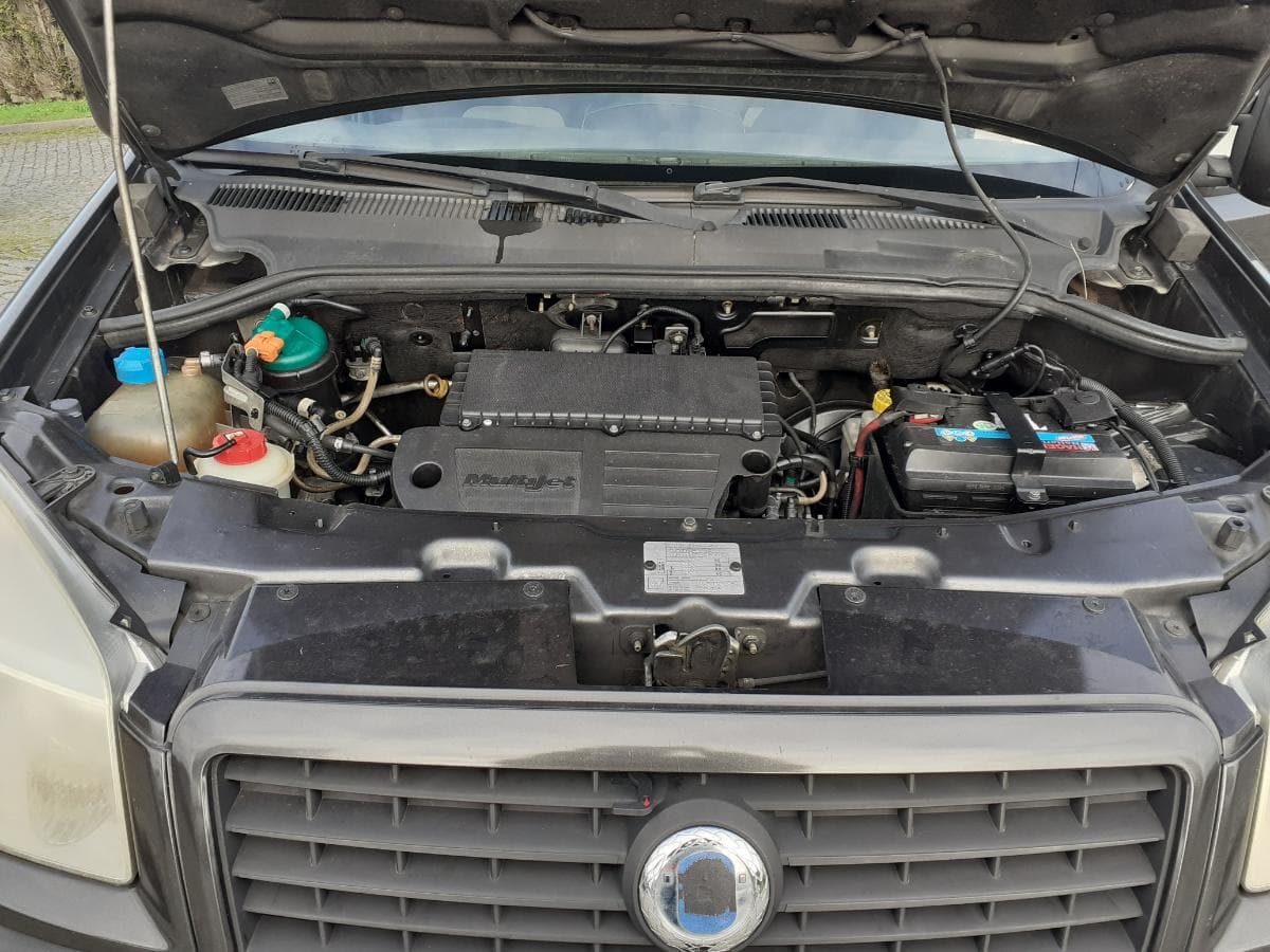 Fiat Doblo · 7 lugares — image 16