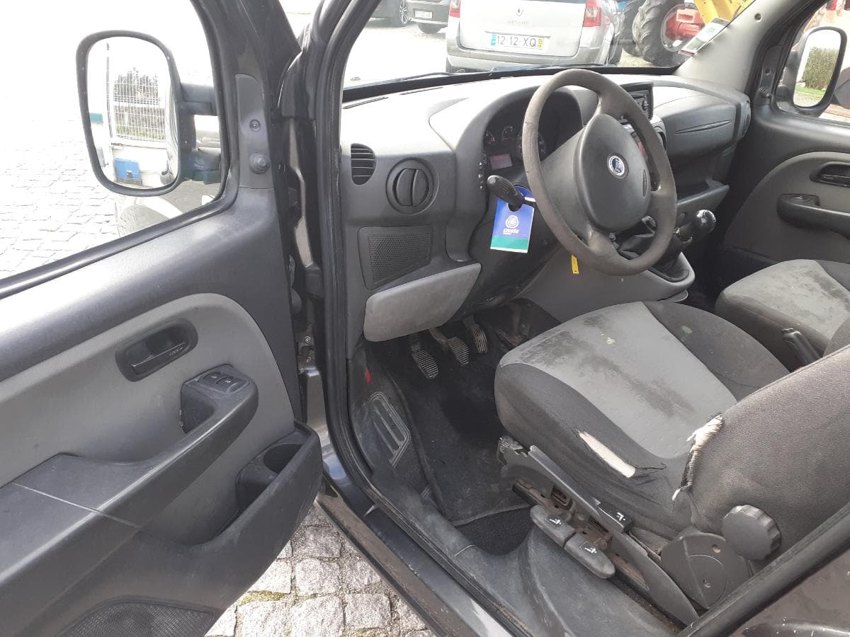 Fiat Doblo · 7 lugares — image 7