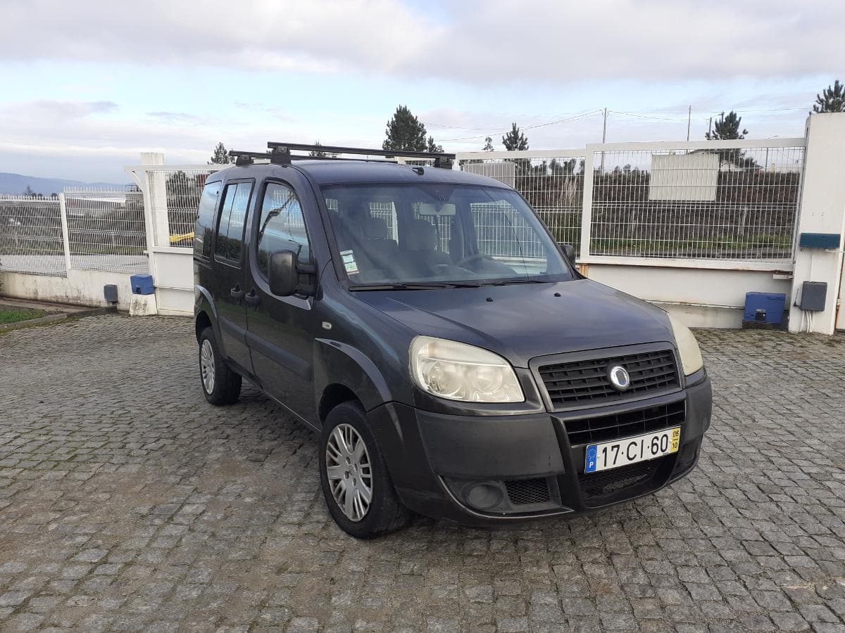 Fiat Doblo · 7 lugares — image 1