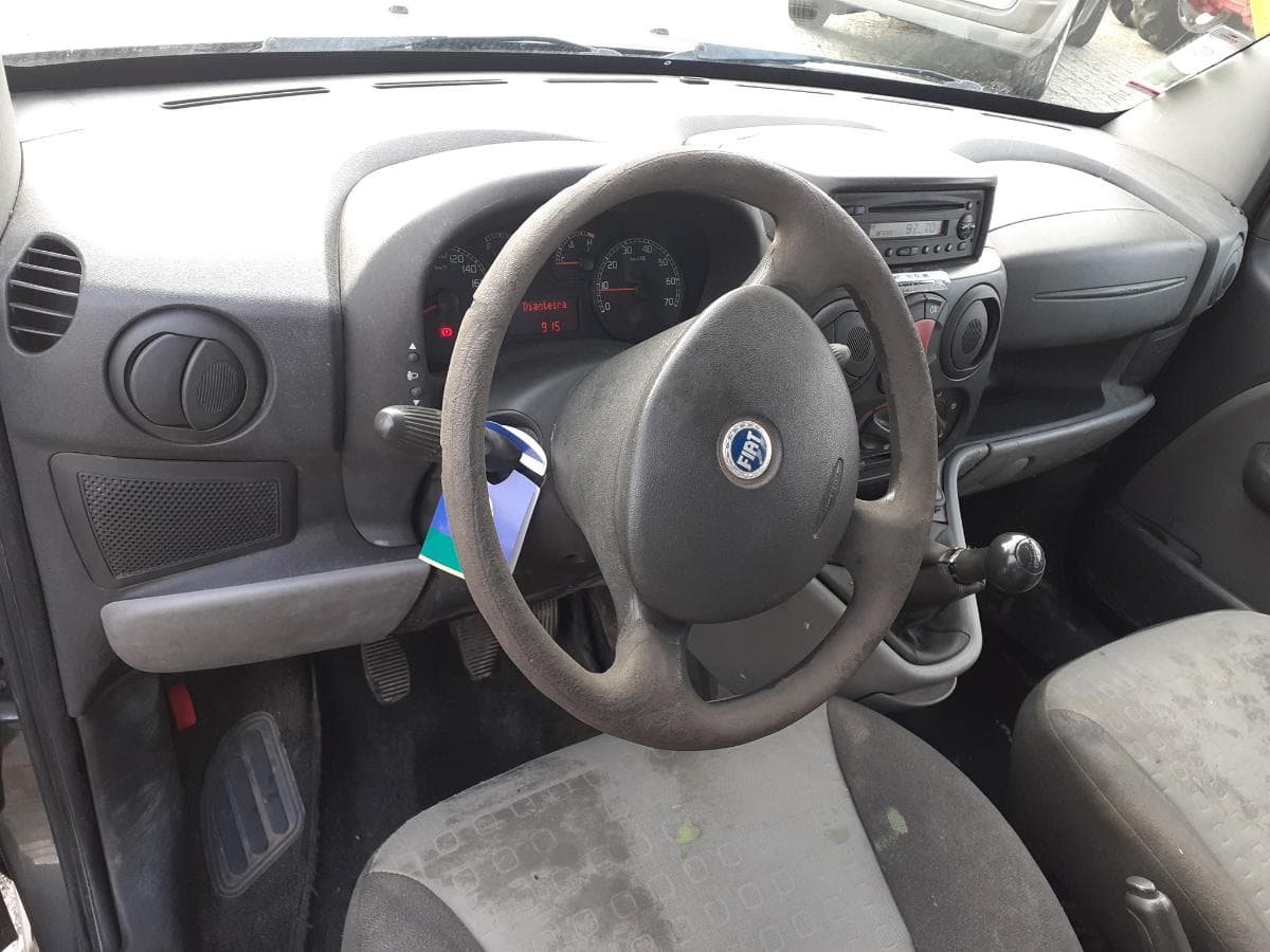 Fiat Doblo · 7 lugares — image 10
