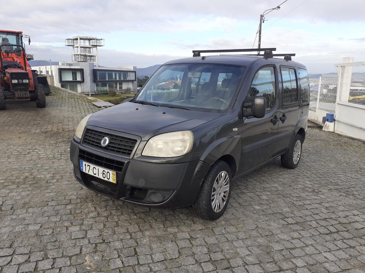 Fiat Doblo · 7 lugares — image 3