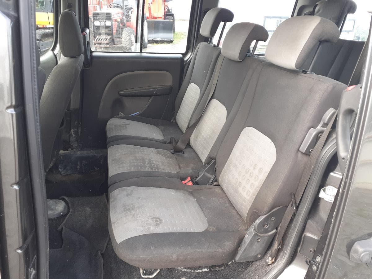 Fiat Doblo · 7 lugares — image 14