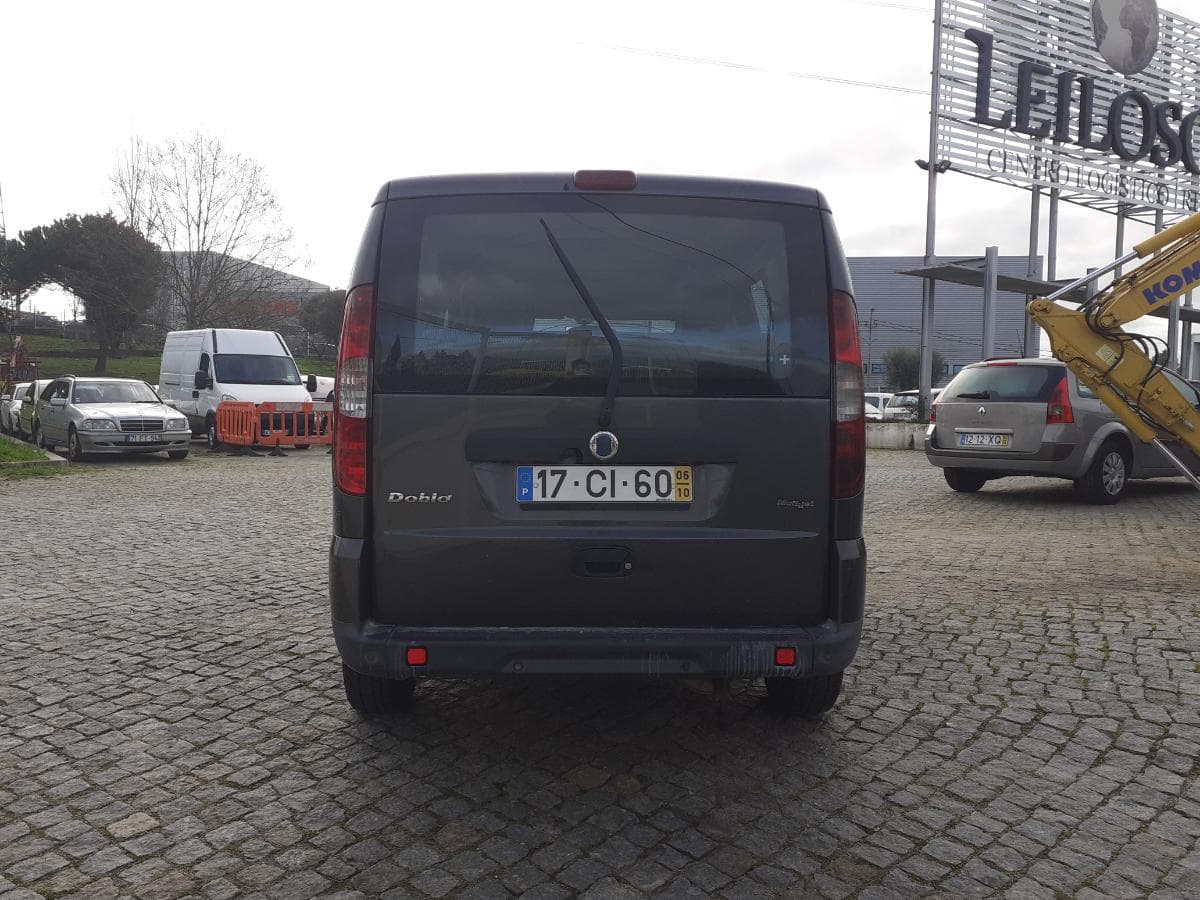Fiat Doblo · 7 lugares — image 5