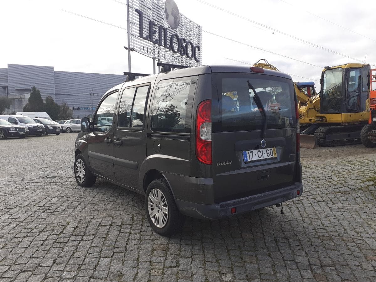 Fiat Doblo · 7 lugares — image 6