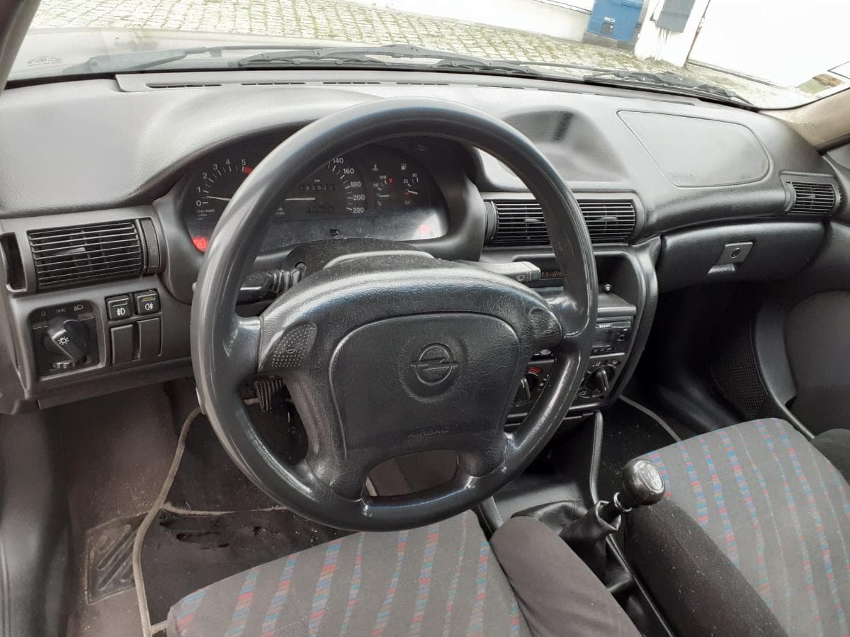 Opel Astra 1.7 TD · motor Izuzo — imagem 11