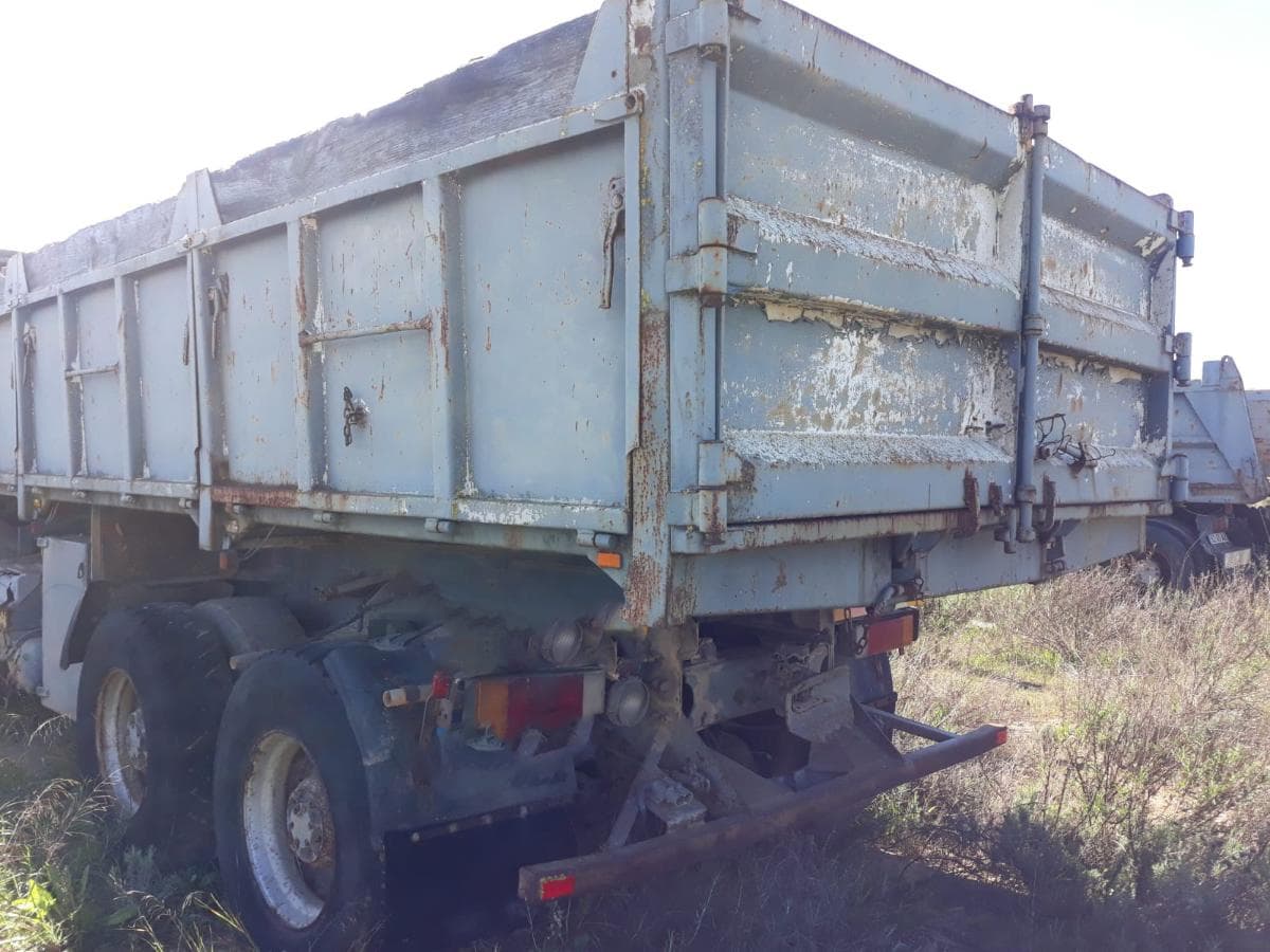 Camión Carrillero Volvo F-12 — imagem 3