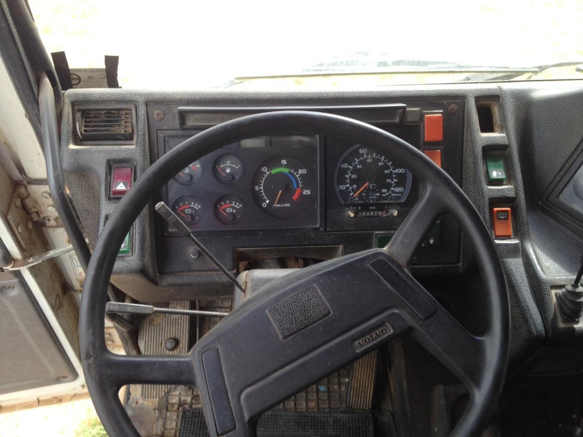 Camión Carrillero Volvo F-12 — imagem 9