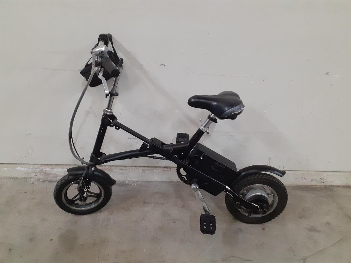 Bicicleta elétrica retrátil