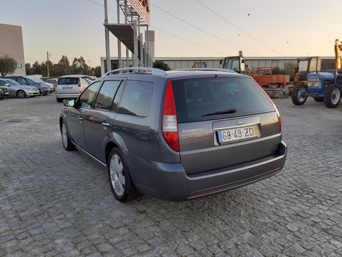 Ford Mondeo 2.2 TDCI · Ano 2004 — imagem 4