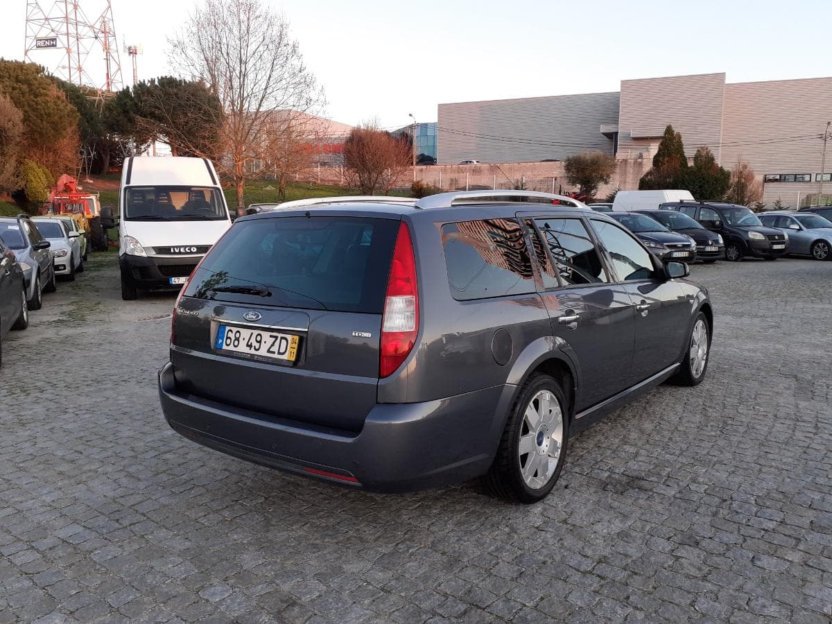 Ford Mondeo 2.2 TDCI · Ano 2004 — imagem 6