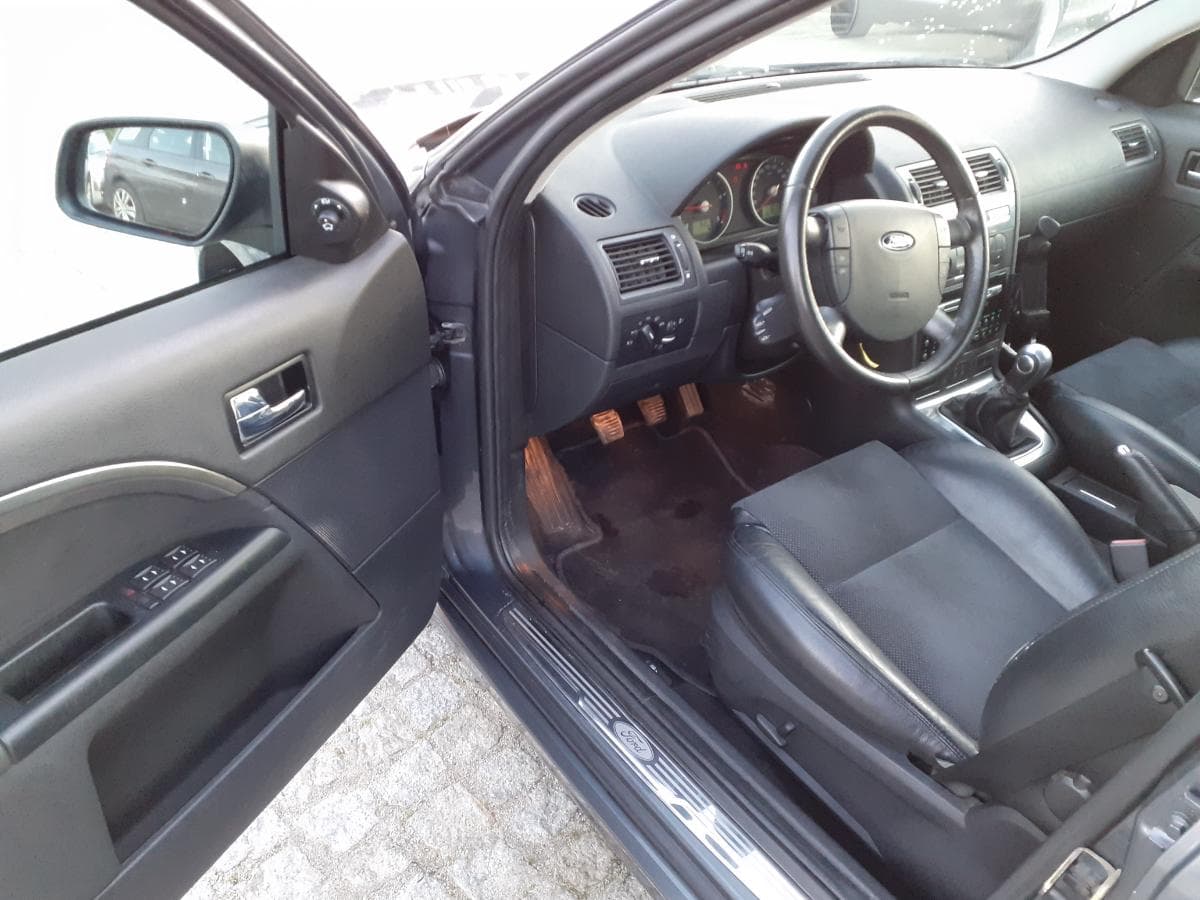 Ford Mondeo 2.2 TDCI · Ano 2004 — imagem 7
