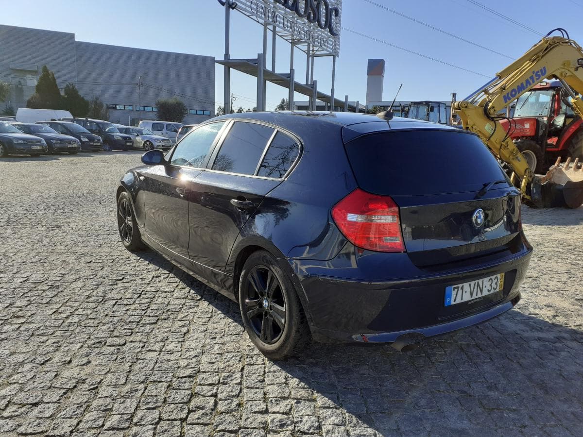 BMW 118D · Ano 2008 — imagem 4