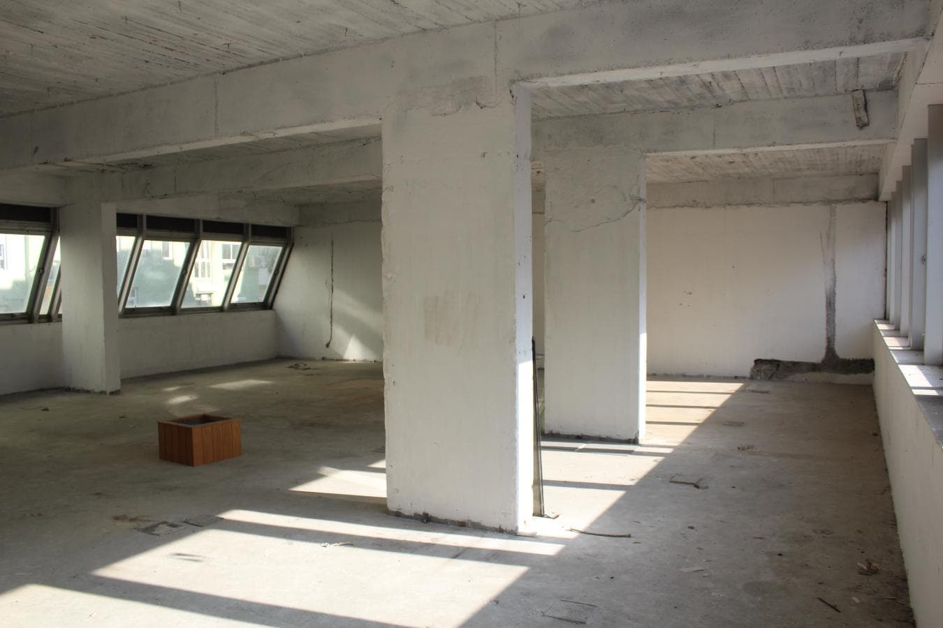 Escritórios + 4 Lugares de Garagem · Lisboa — imagem 4