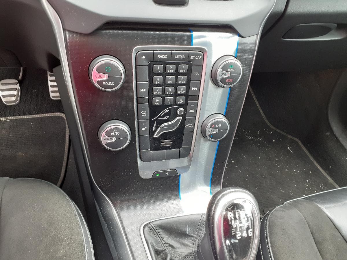 Volvo V40 D2 · Ano 2013 — imagen 13
