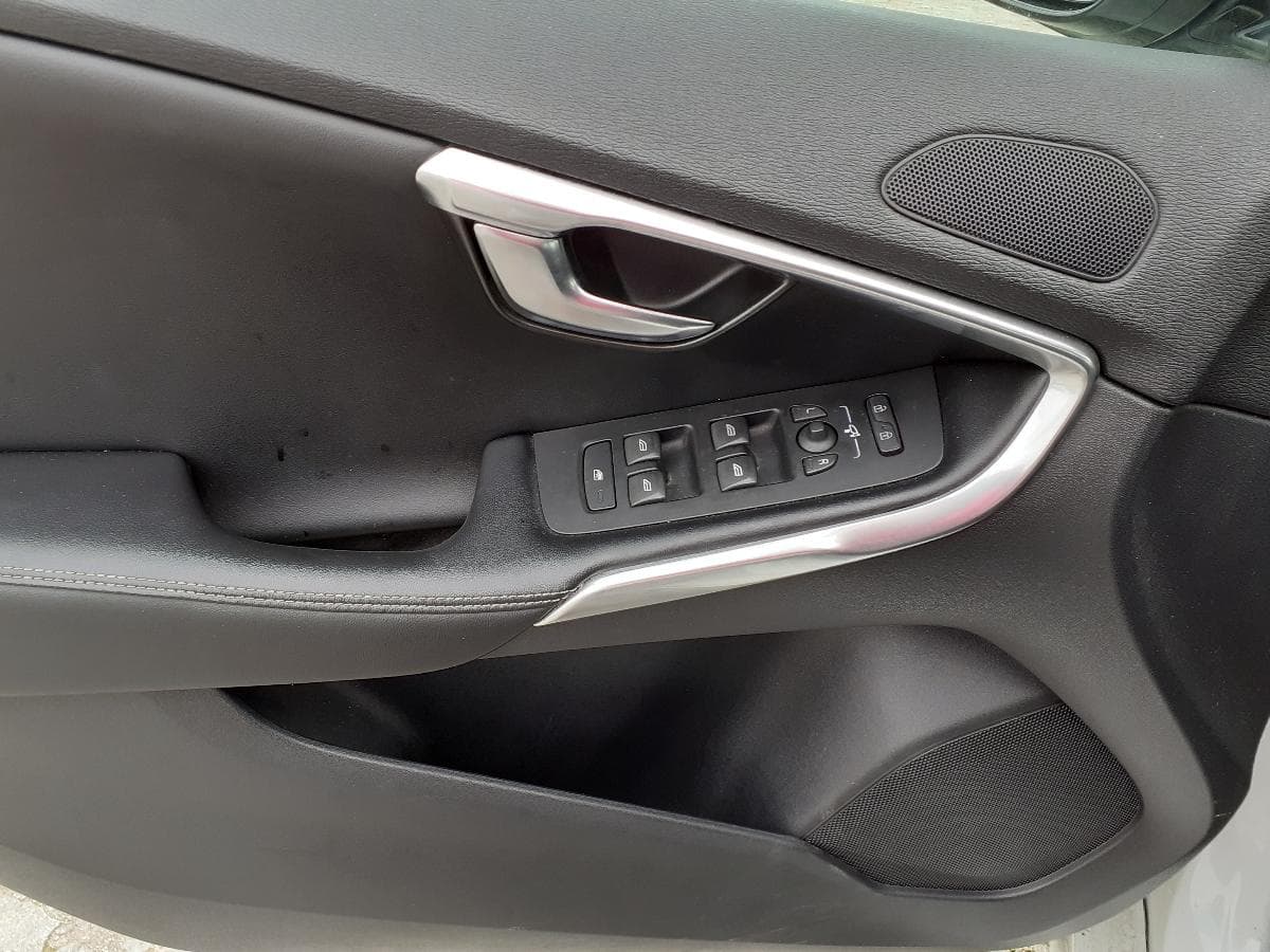 Volvo V40 D2 · Ano 2013 — imagen 9