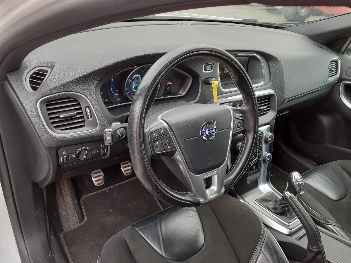 Volvo V40 D2 · Ano 2013 — imagen 11