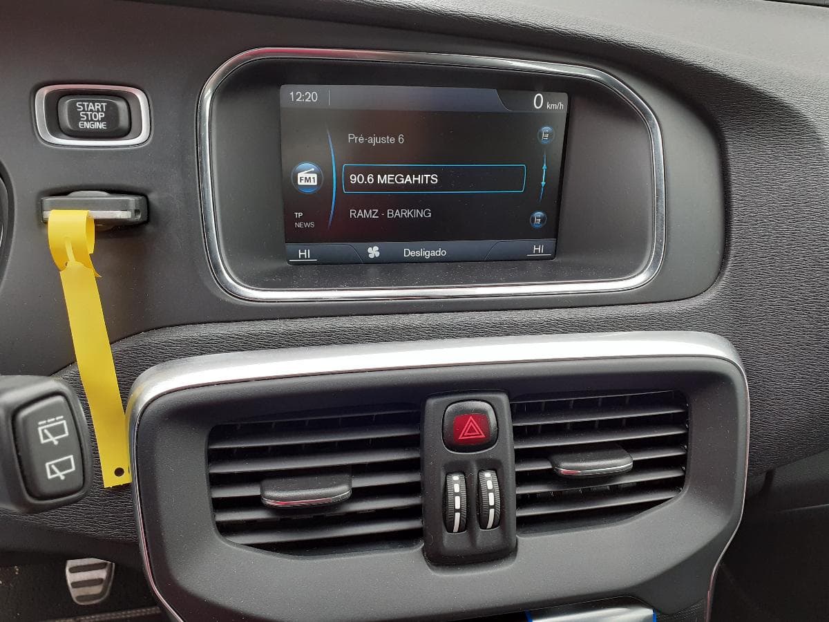 Volvo V40 D2 · Ano 2013 — imagen 14