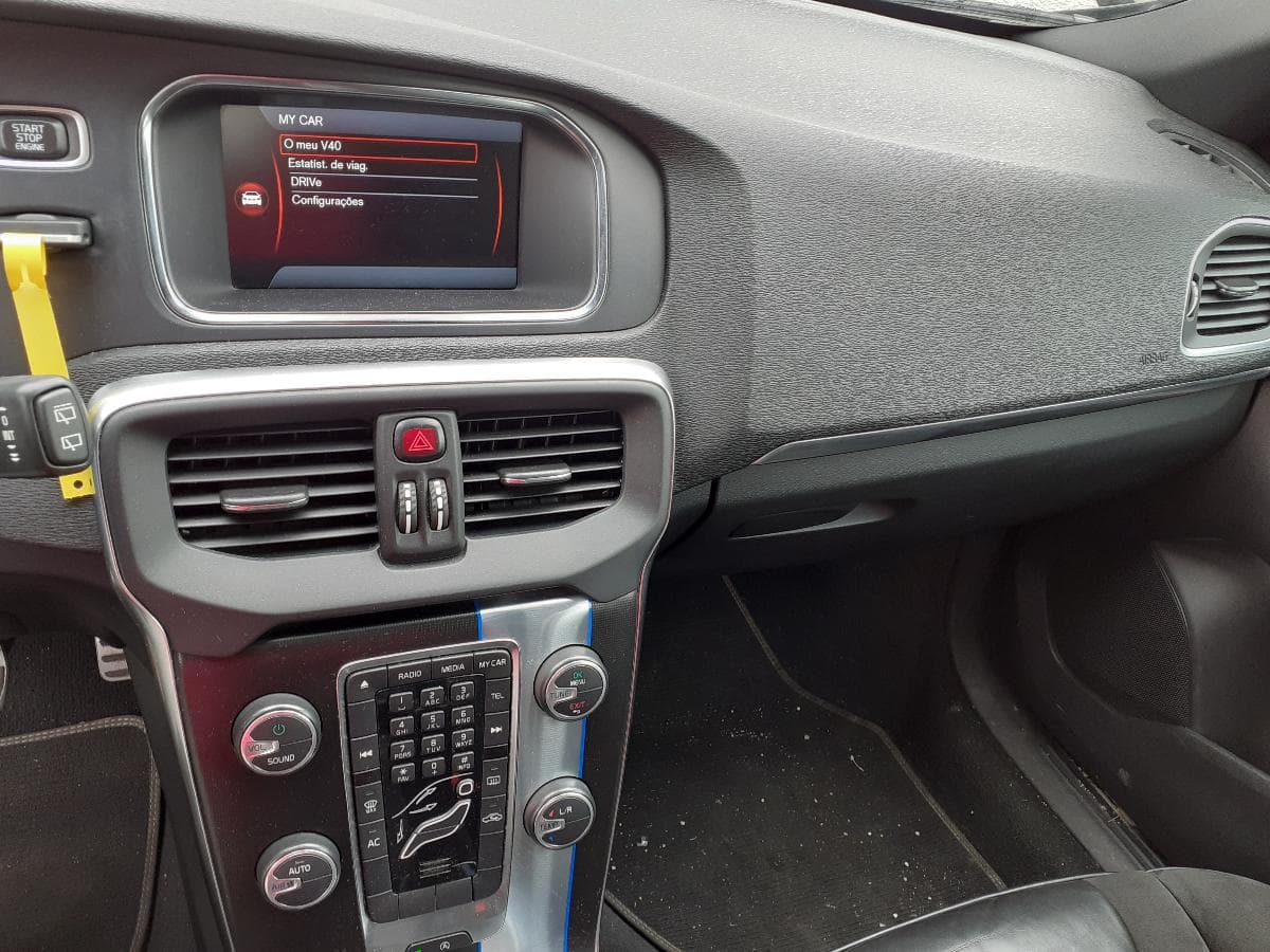 Volvo V40 D2 · Ano 2013 — imagen 12