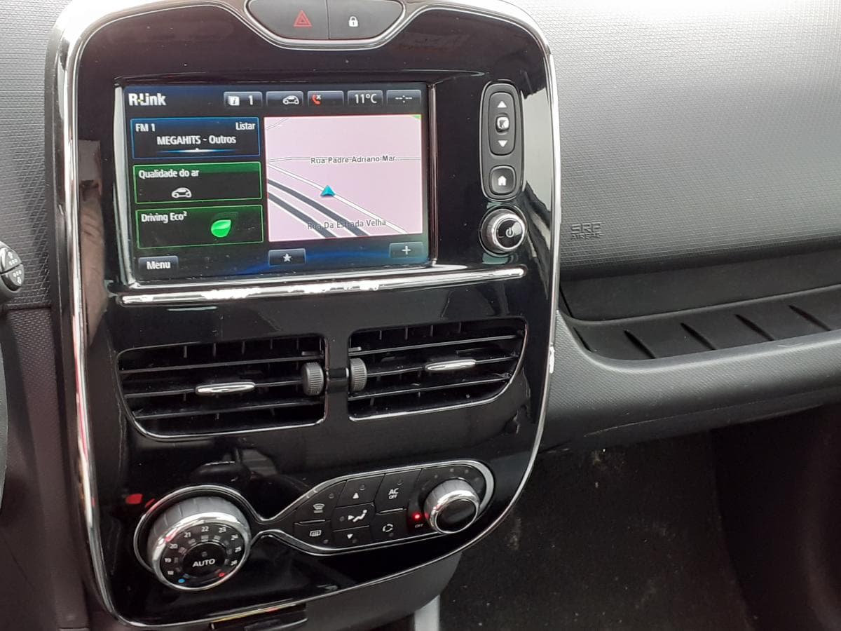 Renault Clio 1.5 DCI · Ano 2015 — imagem 12