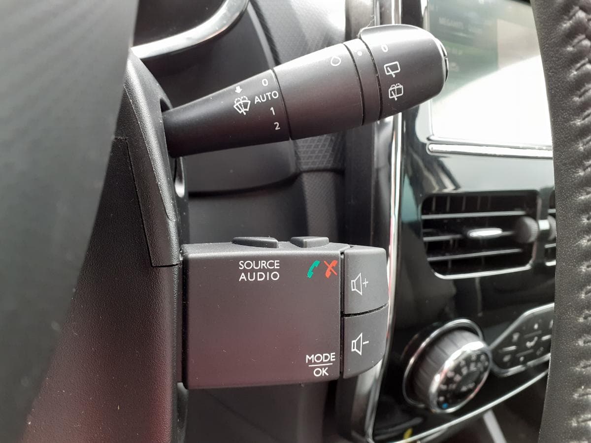 Renault Clio 1.5 DCI · Ano 2015 — imagem 13