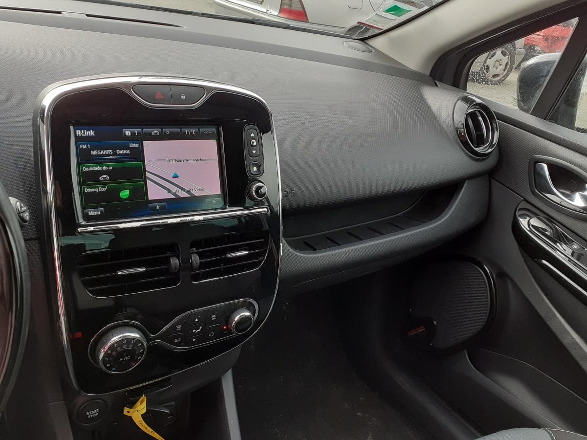 Renault Clio 1.5 DCI · Ano 2015 — imagem 14