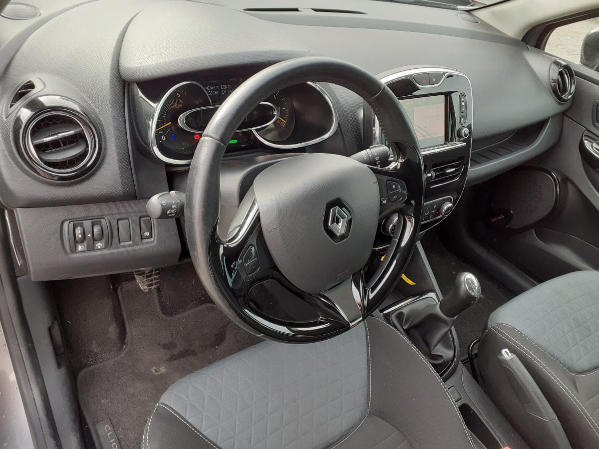 Renault Clio 1.5 DCI · Ano 2015 — imagem 10