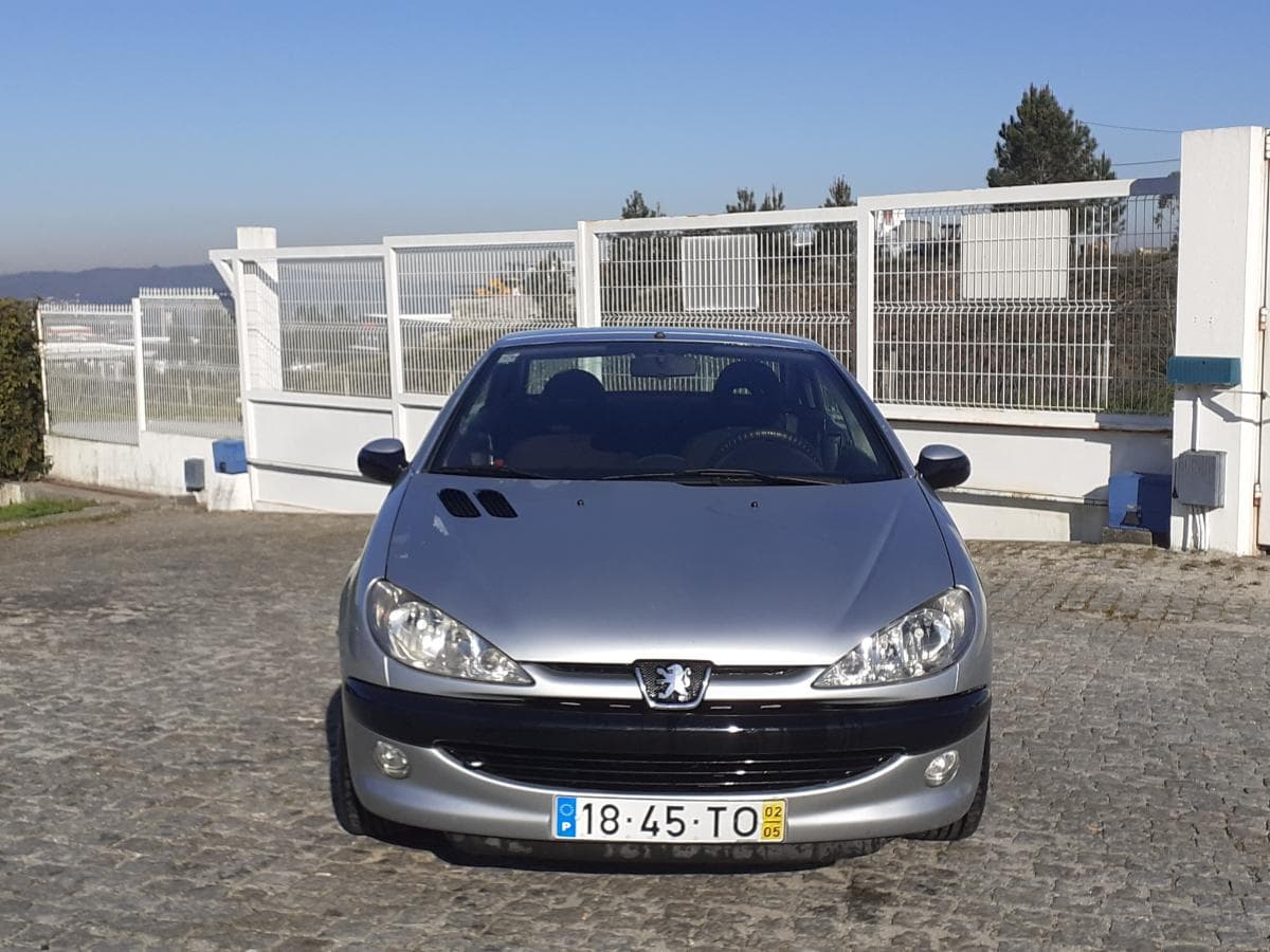 Peugeot 206 CC 1.6 Cabrio · Ano 2002 — imagen 2