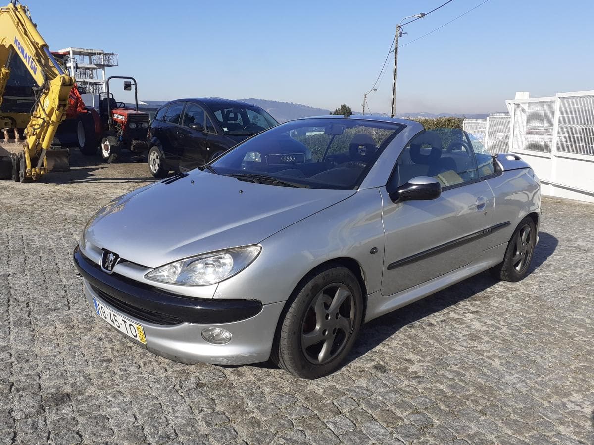 Peugeot 206 CC 1.6 Cabrio · Ano 2002 — imagen 3