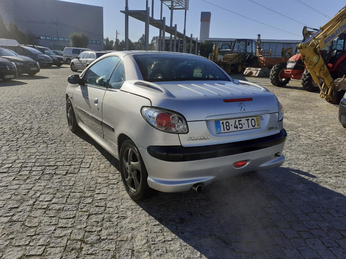 Peugeot 206 CC 1.6 Cabrio · Ano 2002 — imagen 4