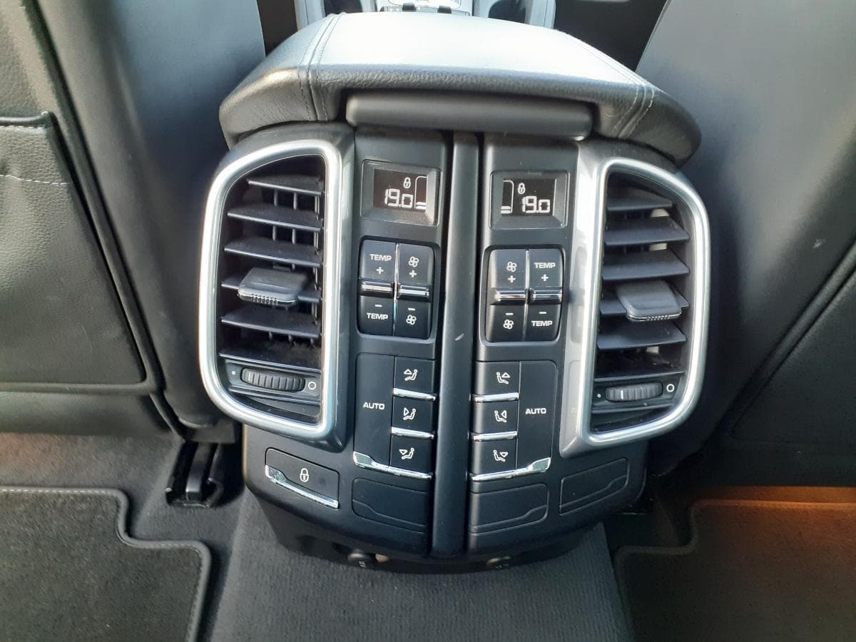 Porsche Cayenne 3.0 · Diesel · Ano 2012 — image 15