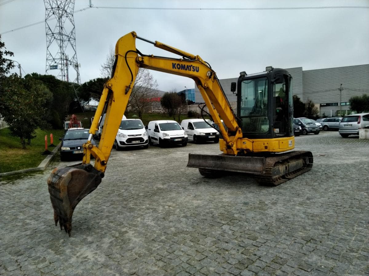 Mini Giratória Komatsu — imagem 3