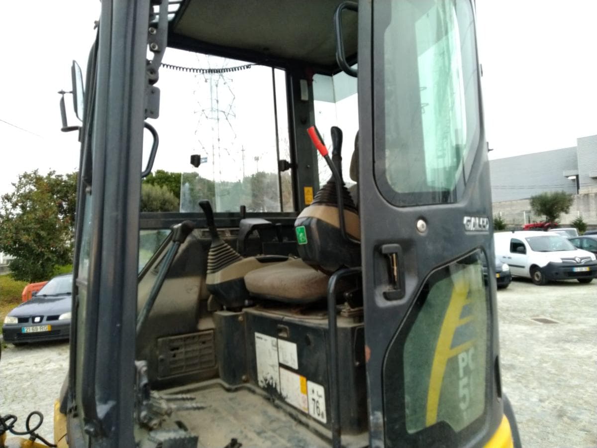 Mini Giratória Komatsu — imagem 8