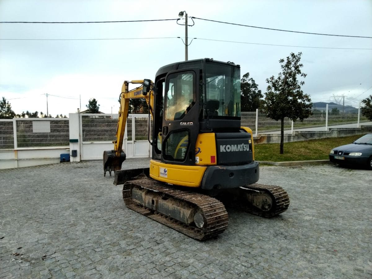 Mini Giratória Komatsu — imagem 6