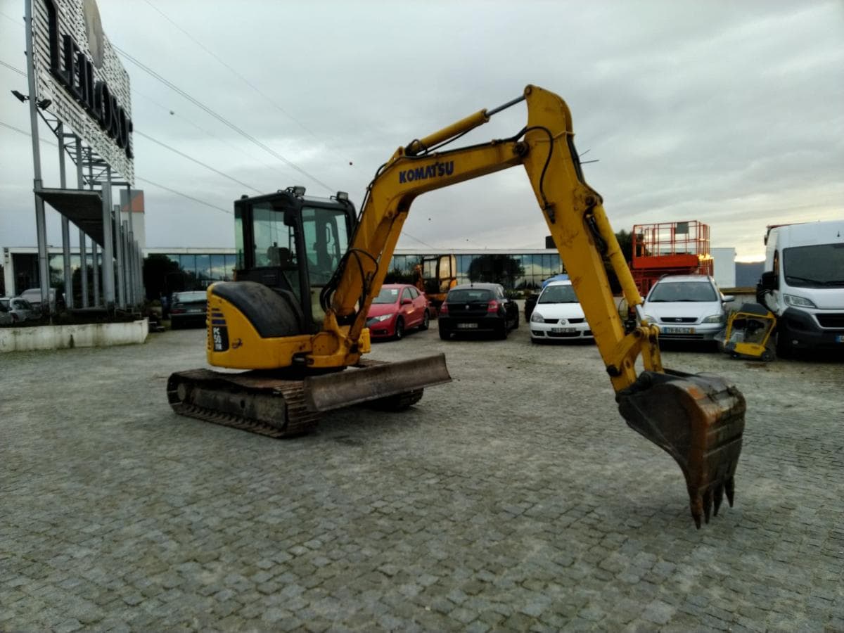 Mini Giratória Komatsu — imagem 1