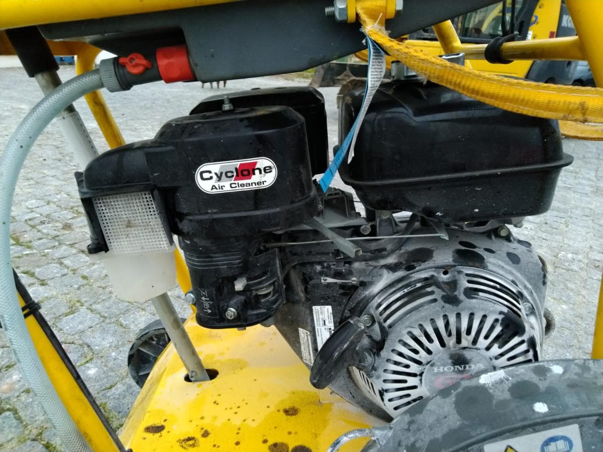 Máquina Cortar Tapete Wacker — imagen 9