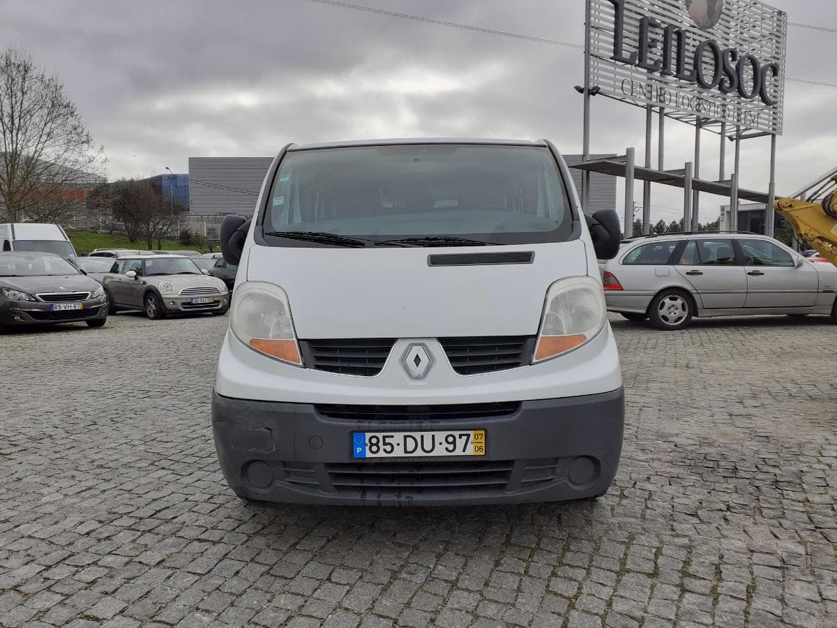 Renault Trafic 2.0 DCI · Ano 2007 — imagen 2