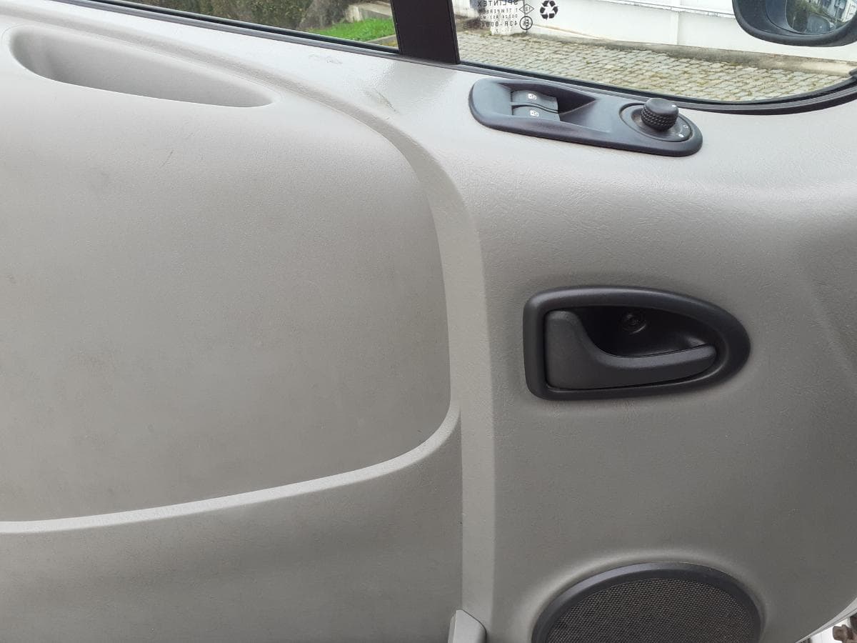 Renault Trafic 2.0 DCI · Ano 2007 — imagen 9
