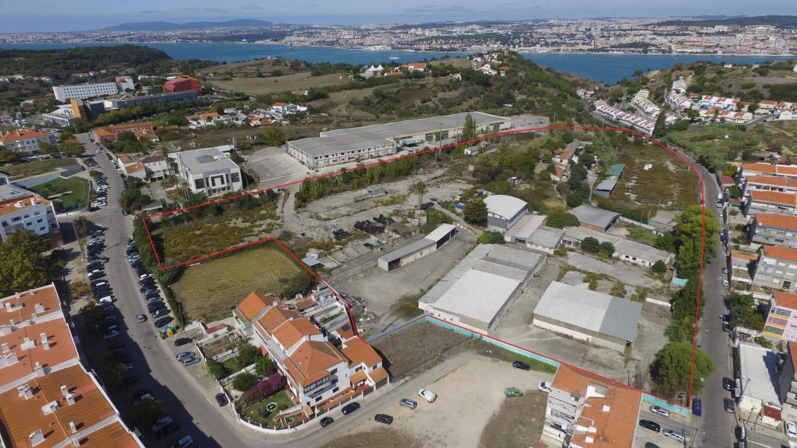 Terreno + Moradia (Ruínas) · Caparica — imagem 5
