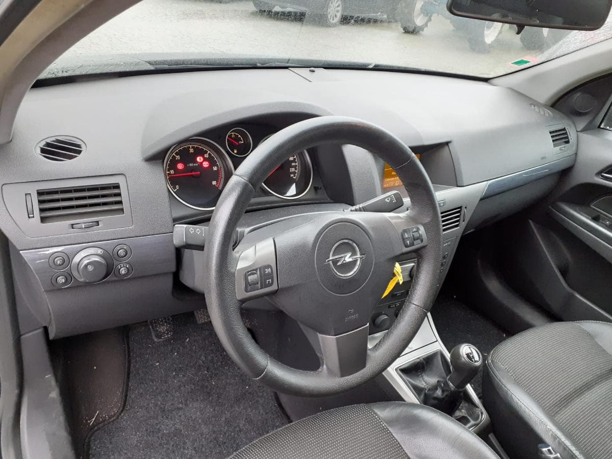 Opel Astra Caravan 1.7 CDTI — imagem 10