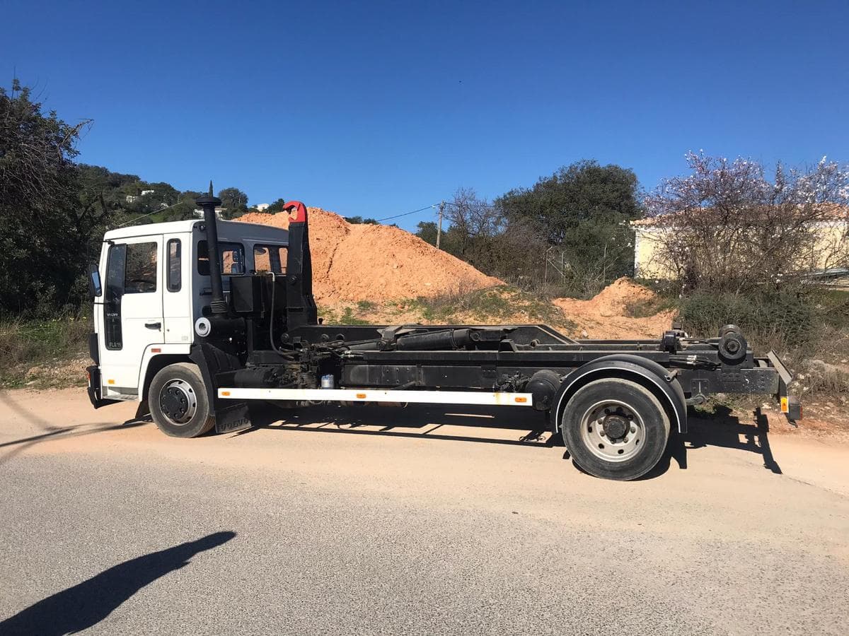 Camión Volvo FL6 Turbo Multilif — imagem 4