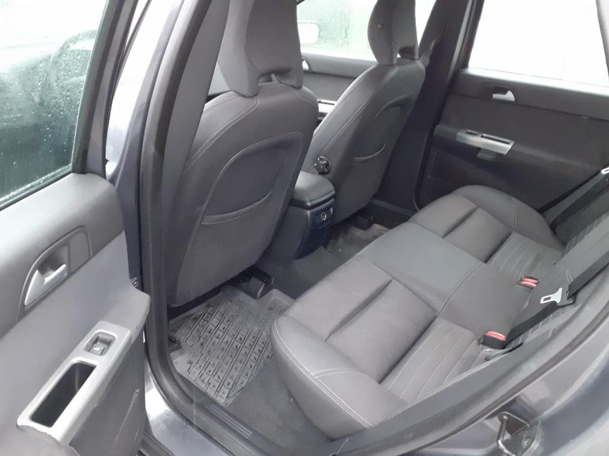 Volvo V50 — image 13